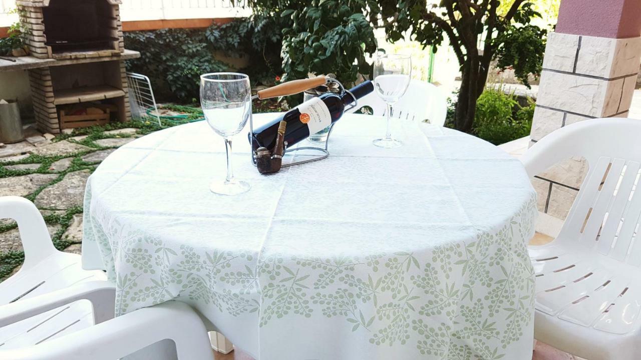 Apartments Indira II Ловиште Экстерьер фото